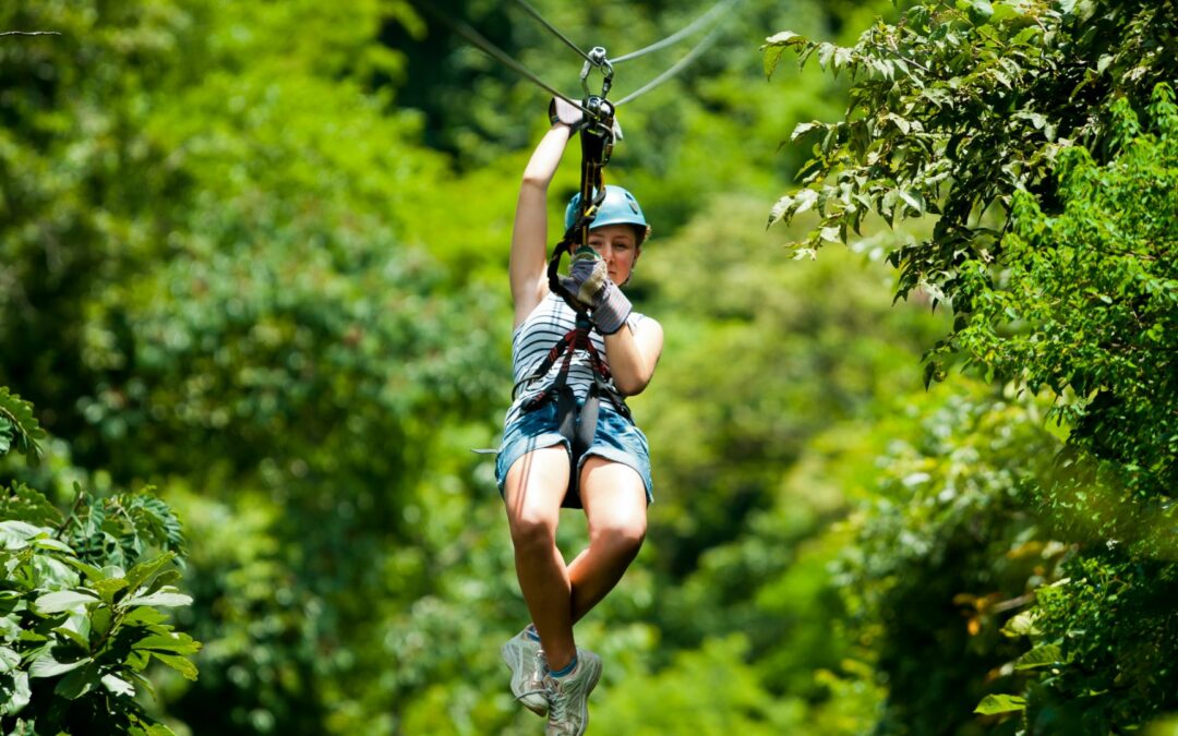 Parcours de tyrolienne près de Perpignan : durée, équipement et déroulement étape par étape
